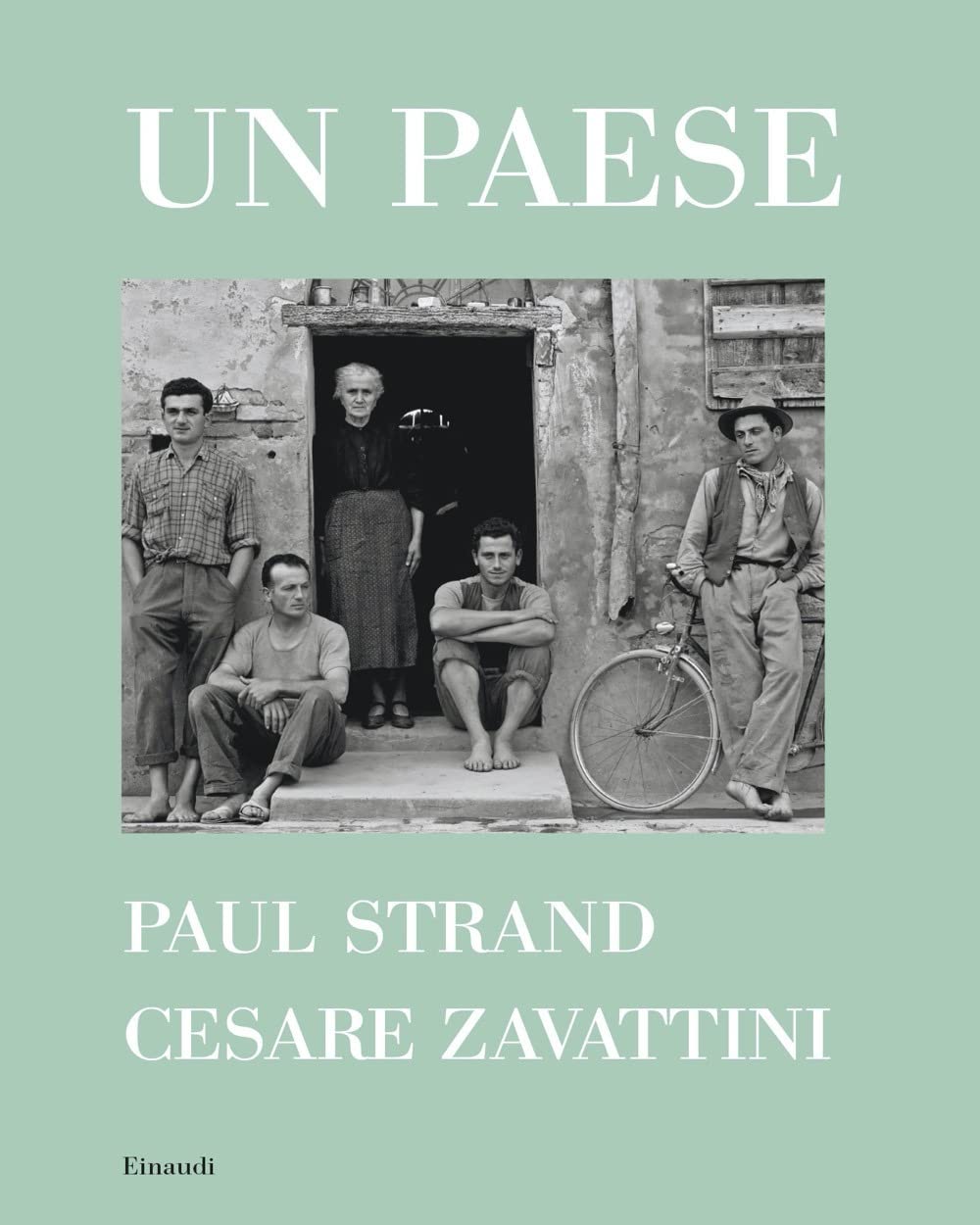 Libro: Un paese. Ediz. illustrata