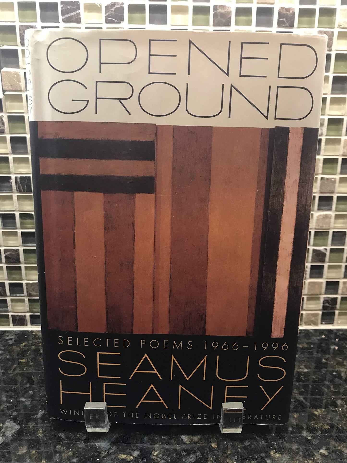 Libro: Opened Ground: Selected Poems, 1966-1996
