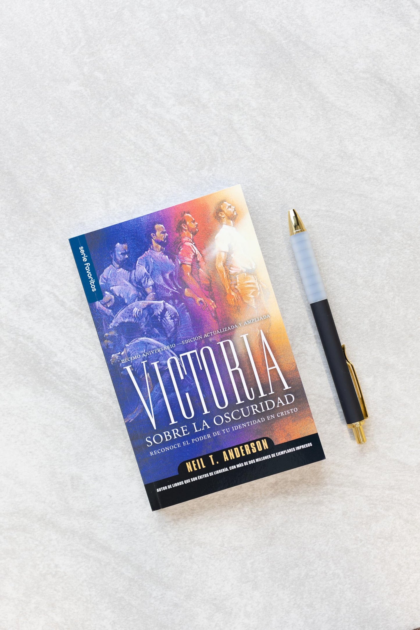Libro: Victoria sobre la oscuridad - Serie Favoritos: Reconoce el poder de tu identidad en Cristo (Spanish Edition)