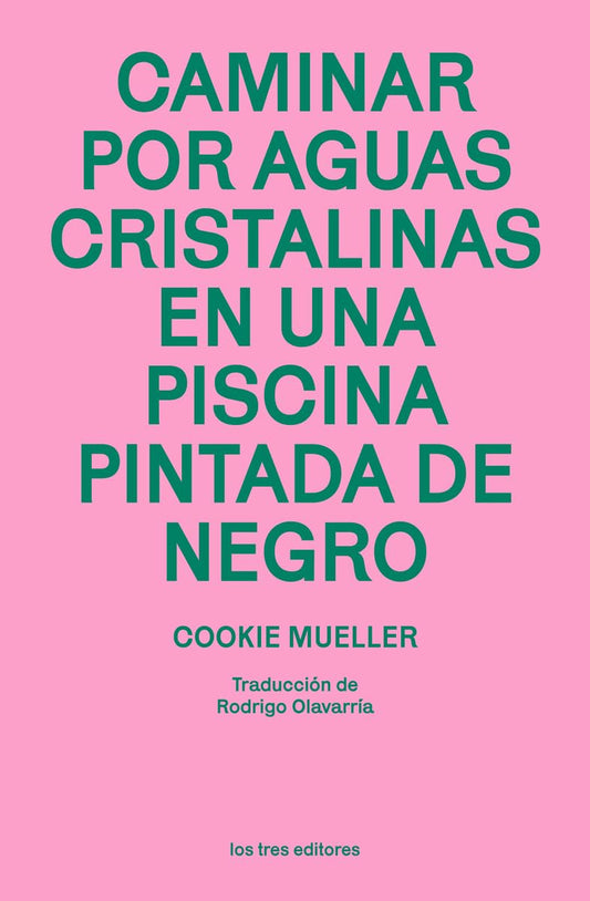 Caminar por aguas cristalinas en una piscina pintada de negro (LOS TRES EDITORES)