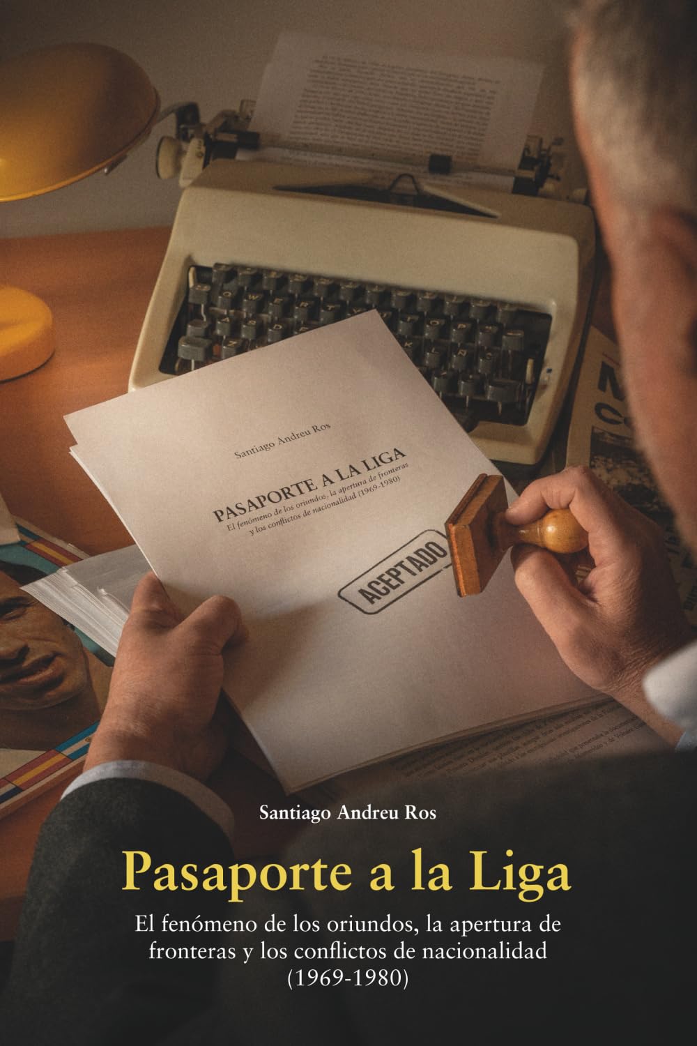 Libro: PASAPORTE A LA LIGA: El fenómeno de los oriundos, la apertura de fronteras y los conflictos de nacionalidad (1969-1980) (Spanish Edition)