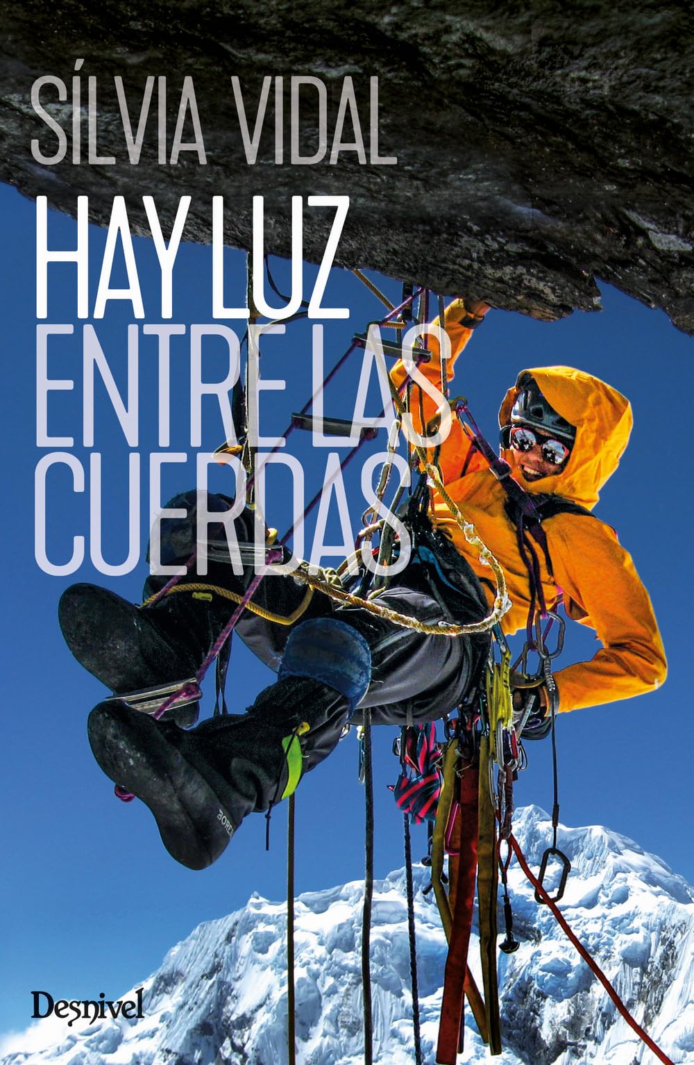 Libro: Hay luz entre las cuerdas (Literatura Desnivel)