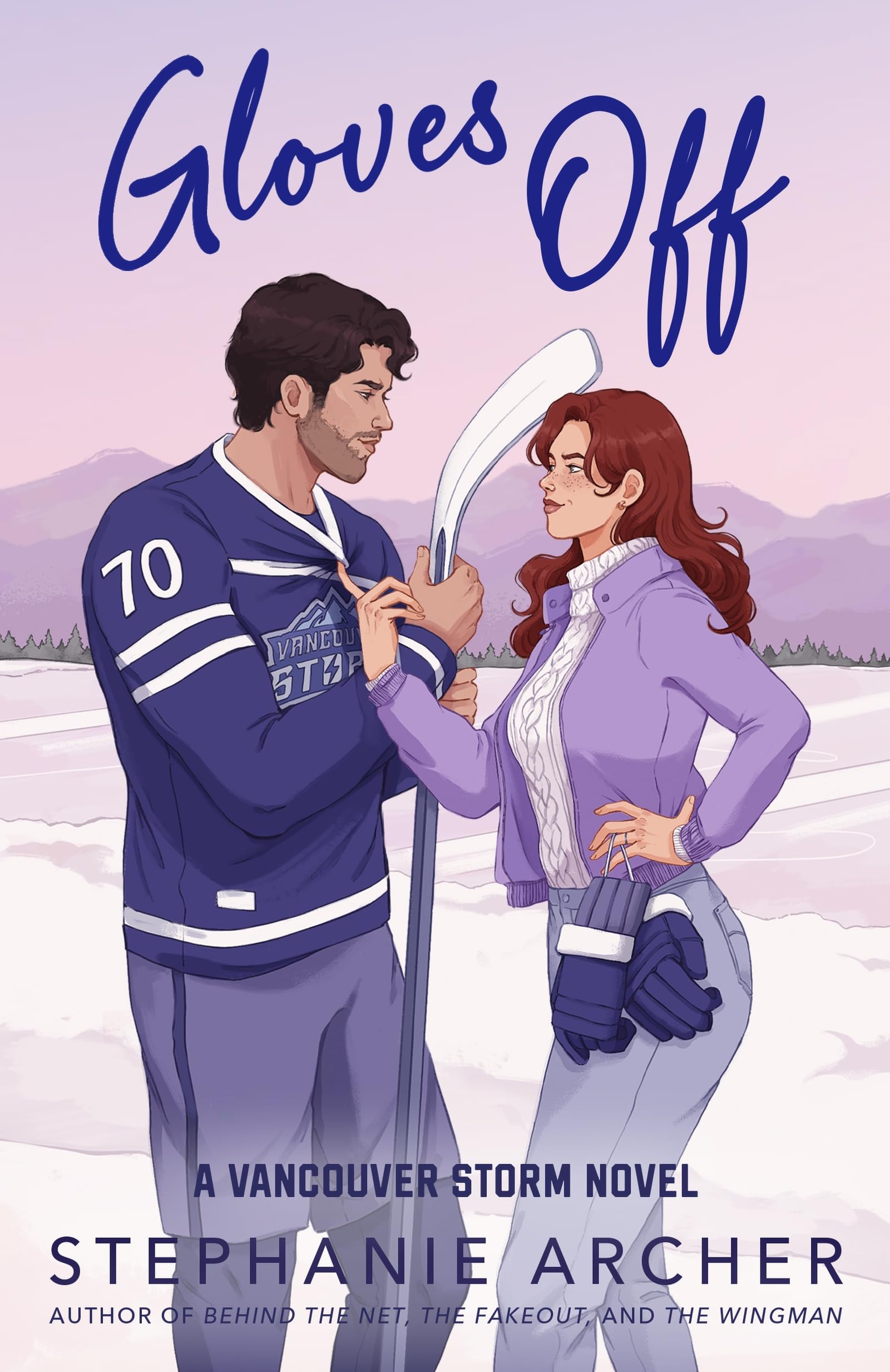 Libro: Gloves Off: The next spicy, laugh-out-loud hockey romance from TikTok sensation Stephanie Archer (Vancouver Storm 4)